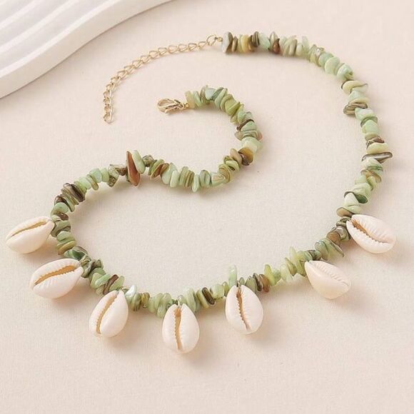 Green and Cream Shell Necklace M528 - Picture 1 of 2
